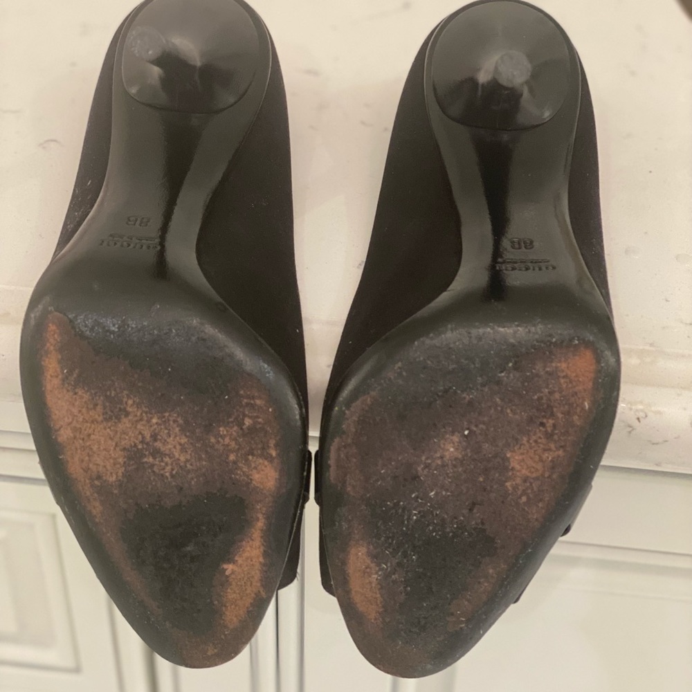 Gucci Black Horsebit Satin pumps in size 38. - Picture 4 of 7